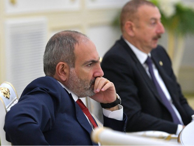 Пашинян Алиевга: “Эски муаммоларни кўзғаш, янги можарони бошлаш демакдир”
